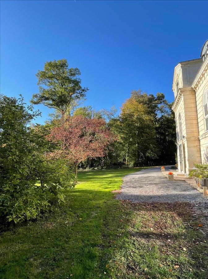 Domaine De Bonneuil Bed & Breakfast Exterior photo